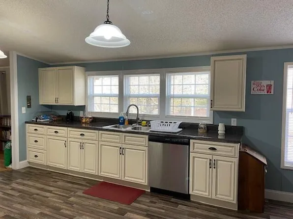 1179 Dean Hundley Rd, East Bernstadt, KY 40729