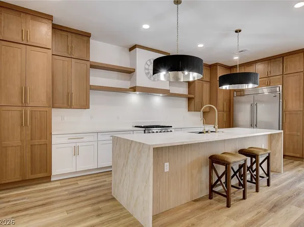 2621 Hanging Rock Dr, Las Vegas, NV 89134
