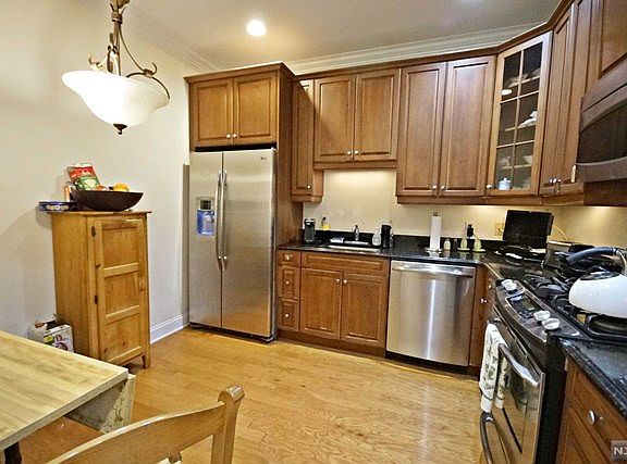 5th image of 5 Tenakill Park Dr #106-1H