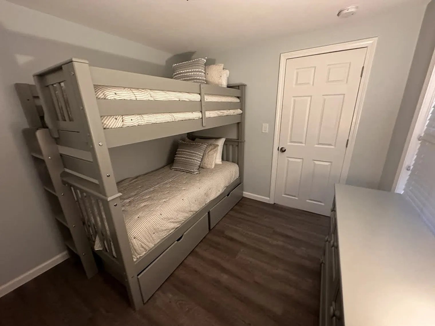 2 bed, 1.0 bath, 839 sqft, $4,811 — Photo 4