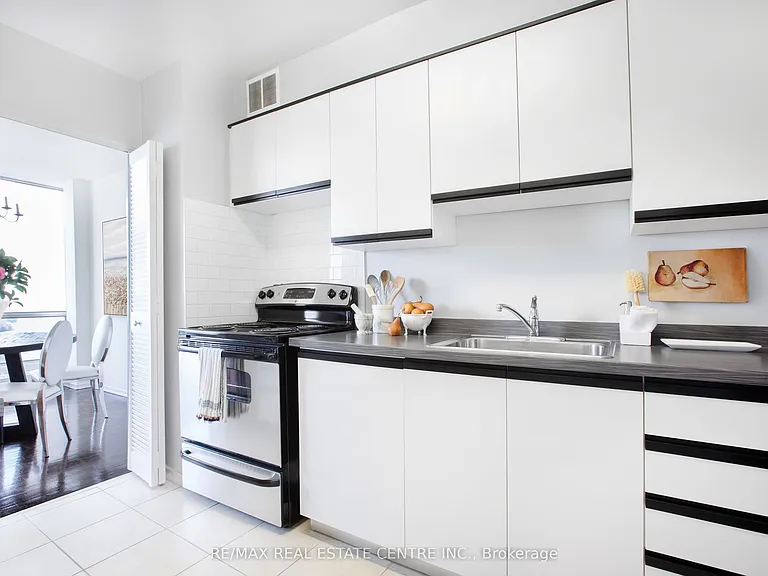 50 Graydon Hall Dr #1515 — Photo 11