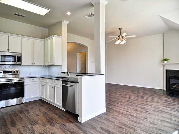 5th image of 8209 Livingston Ln