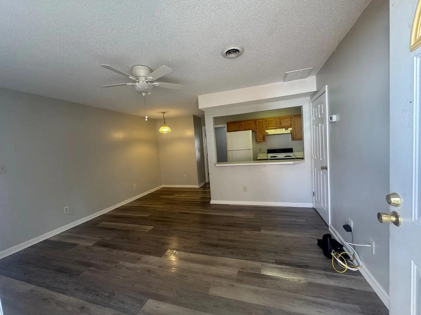 W Watauga 208 — Photo 2