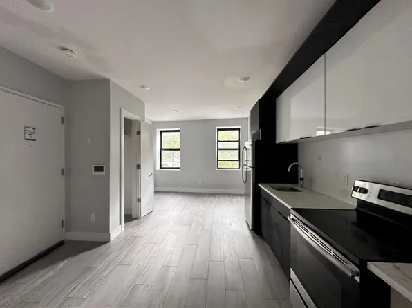1019 Westside Avenue image 1 of 14