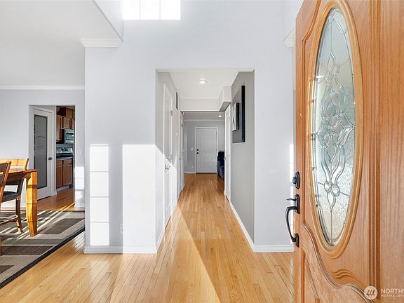 3rd image of 4924 N Vista Drive E