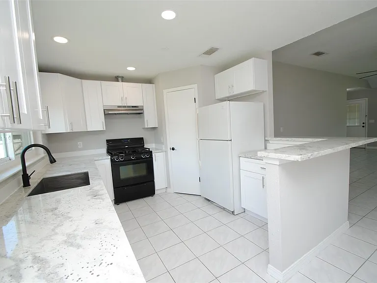 22831 John Rolfe Ln S — Photo 15
