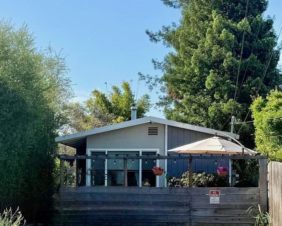 1st image of 1536 Carleton St