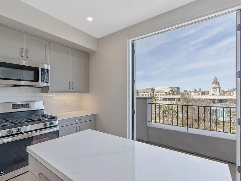 533 E Union St #501 — Photo 16