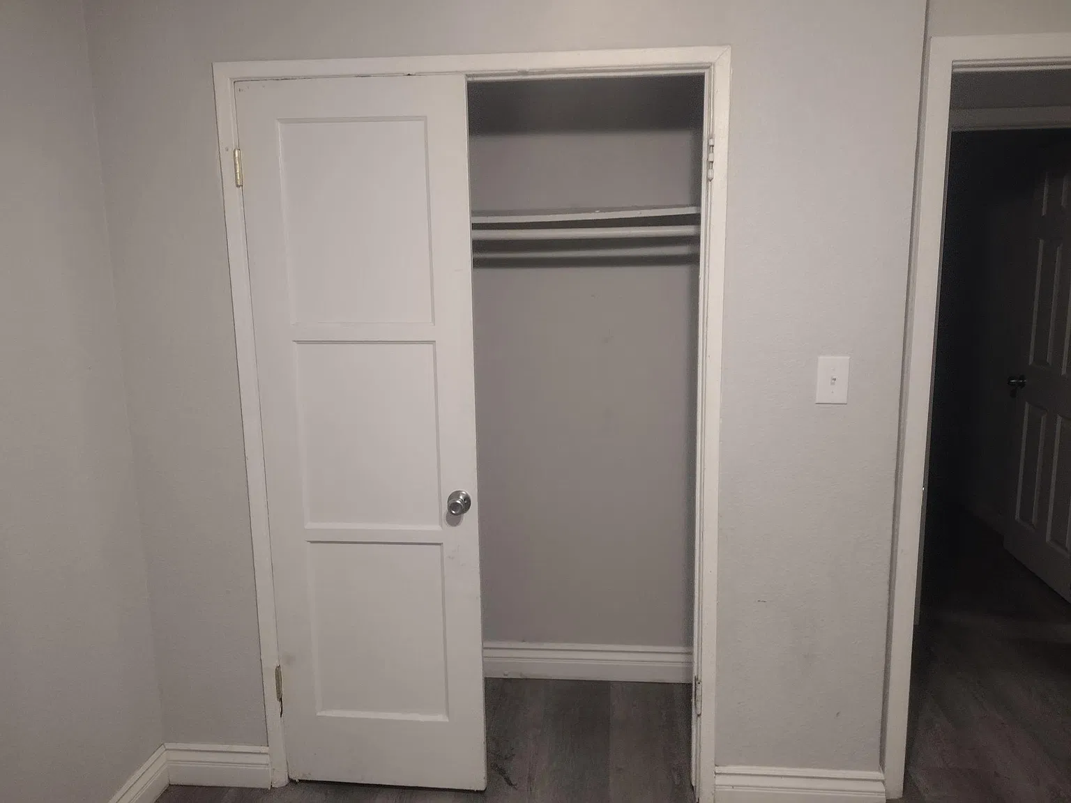 939 E Navajo St — Photo 2