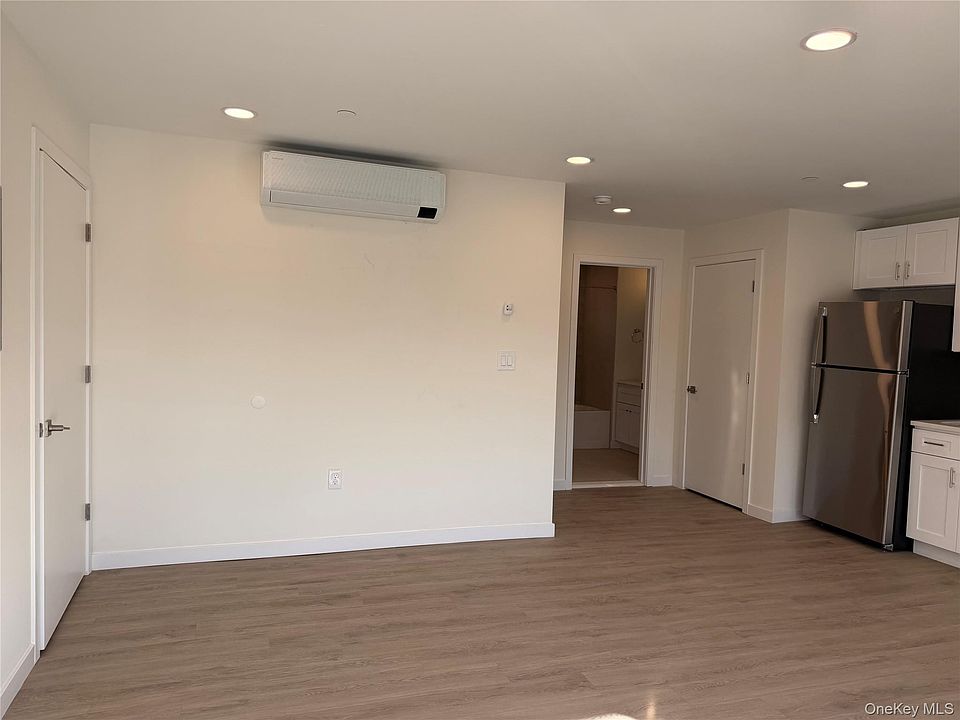 1st image of 5 Colonial Dr #13