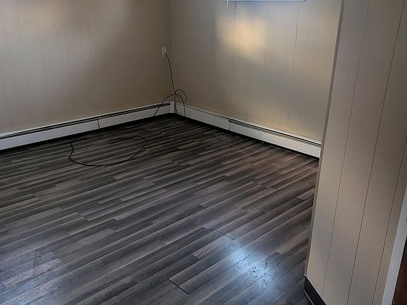 5th image of 910 Decker St APT 1