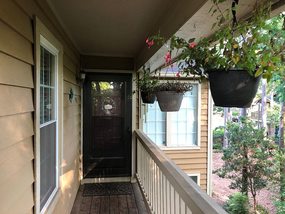 1st image of 909 Country Park Dr SE