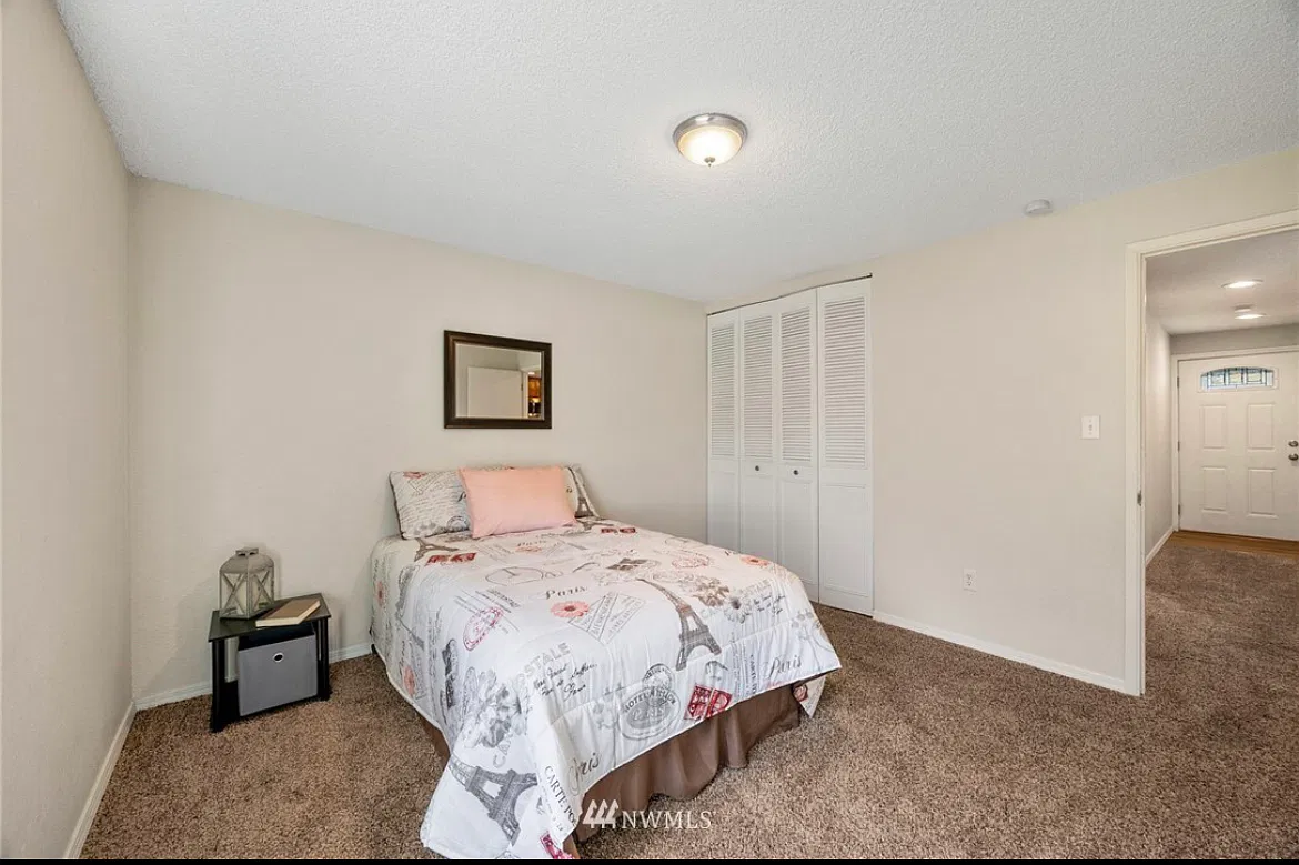 3 bed, 932 sqft, $2,550 — Photo 2