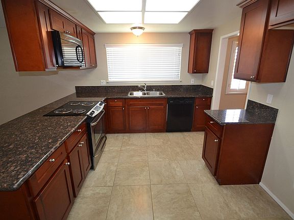 2nd image of 1091 Woodridge Dr