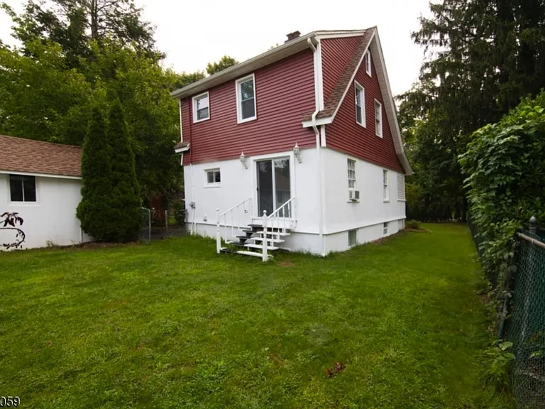 4 Oakcroft Ave — Photo 12