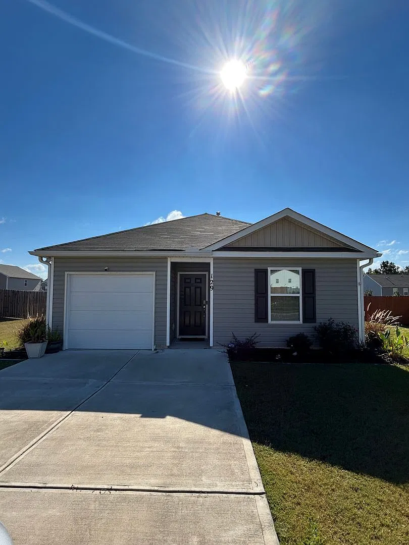 Spacious 4-Bedroom Home with Open Floor Plan and Fenced Backyard — Photo 1