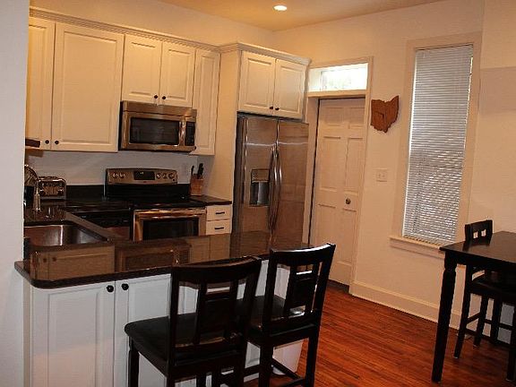 3rd image of 10 E Lincoln St