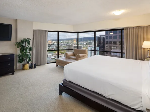 1088 Bishop St APT 3301, Honolulu, HI 96813