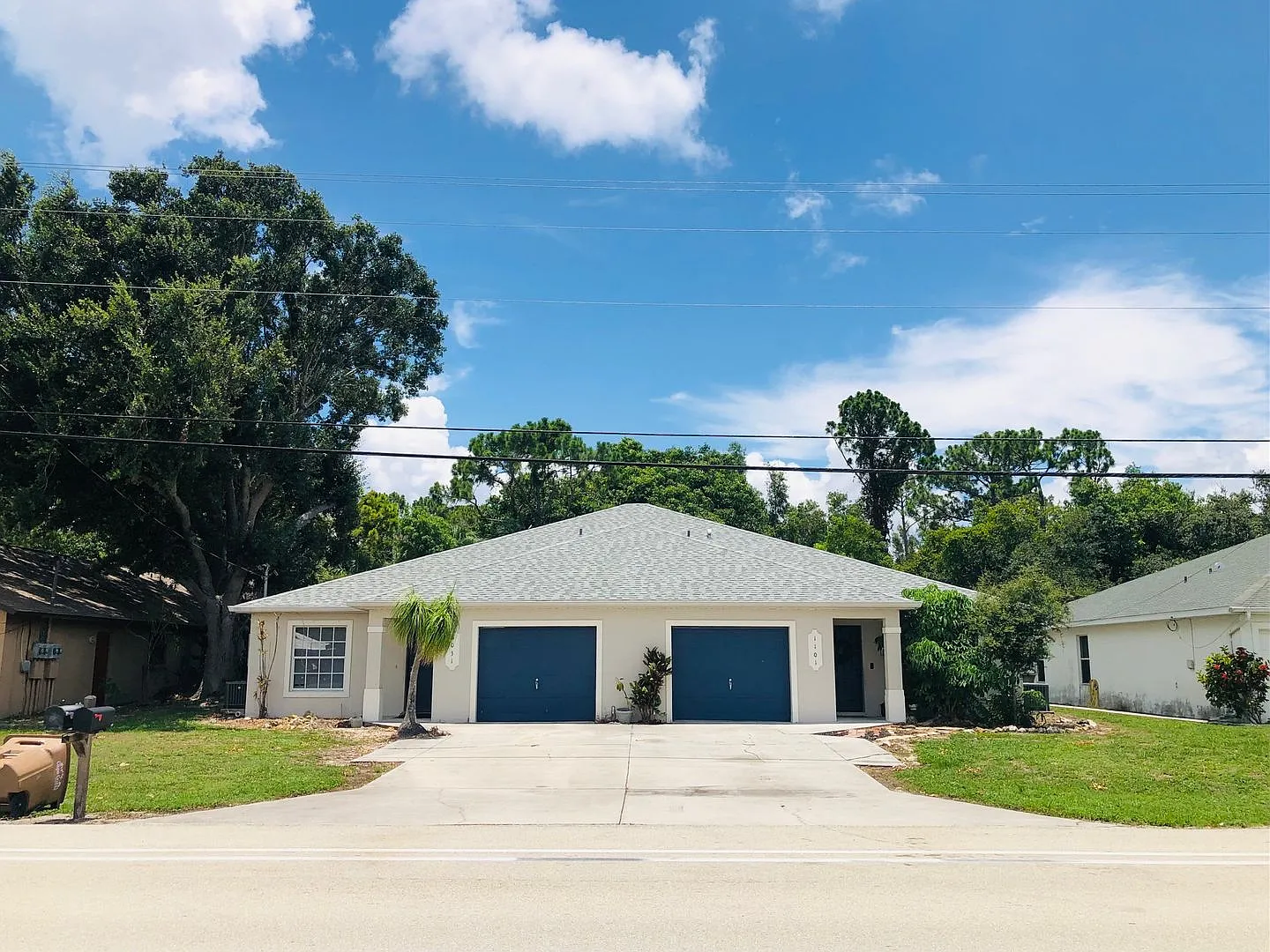 Experience this Cape Coral 3 bedroom 2 bath duplex with 1 car garage and screened in lanai. — Photo 1