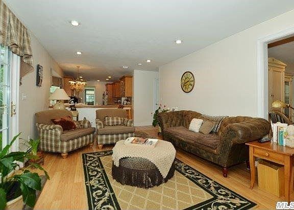 4th image of 5 Windward Ct