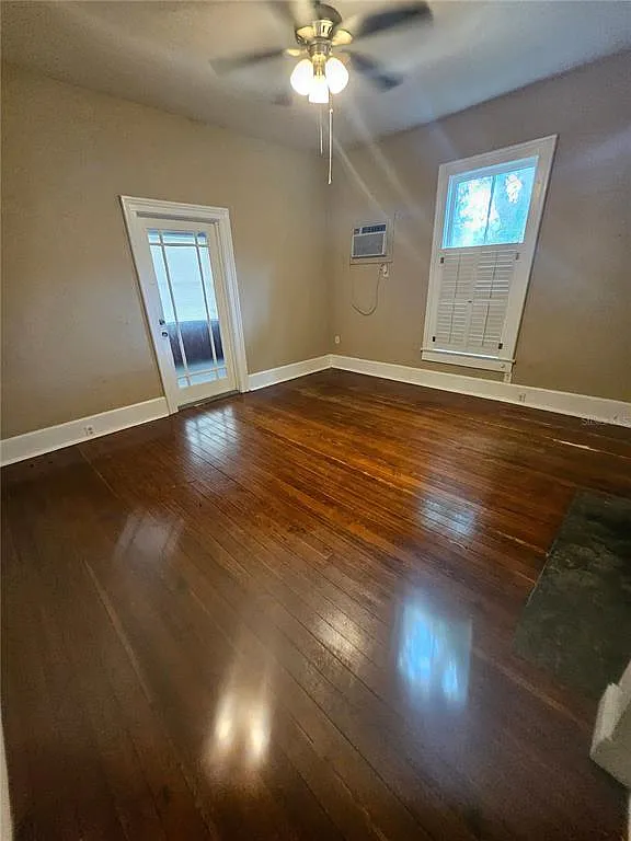 1 bed, 1.0 bath, 750 sqft, $1,295 — Photo 2