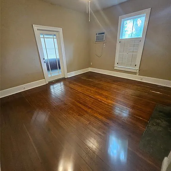 725 N Westmoreland Dr #1 — Photo 2