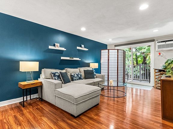 4th image of 10 Karen Cir APT 14