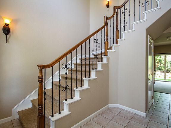 3rd image of 328 Ironwood Cir