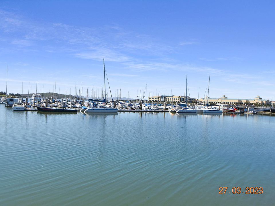 1st image of 125 Schooner Ct