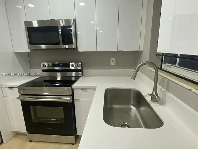217 NW 48th St #2 — Photo 3