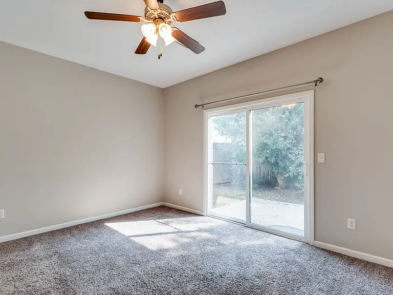 264 N Florence St — Photo 3