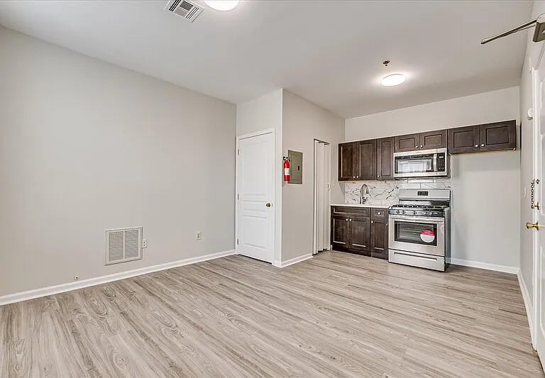 213 Hall Ave #5 — Photo 4