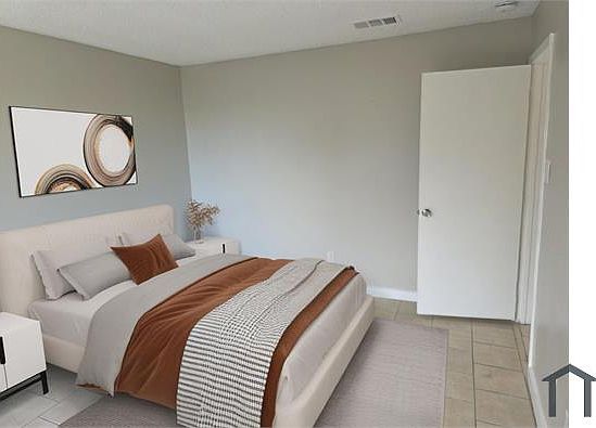3rd image of 2302 Capitan Dr #C