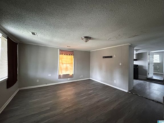 4th image of 3921 Viola Ave SW