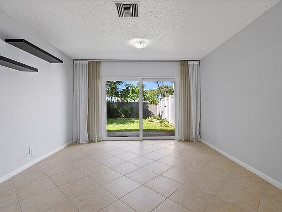 5th image of 258 Palmetto Ct