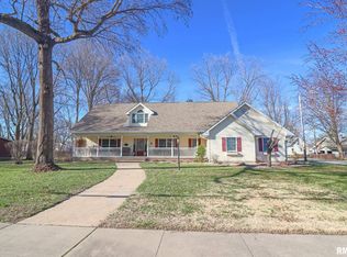636 E 2nd South St, Carlinville, IL