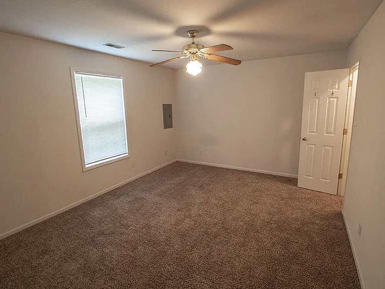 5200-5202 Tessa Way — Photo 9