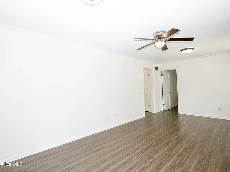 901 Glendale Dr — Photo 23