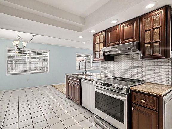 3rd image of 3907 23rd Ave W