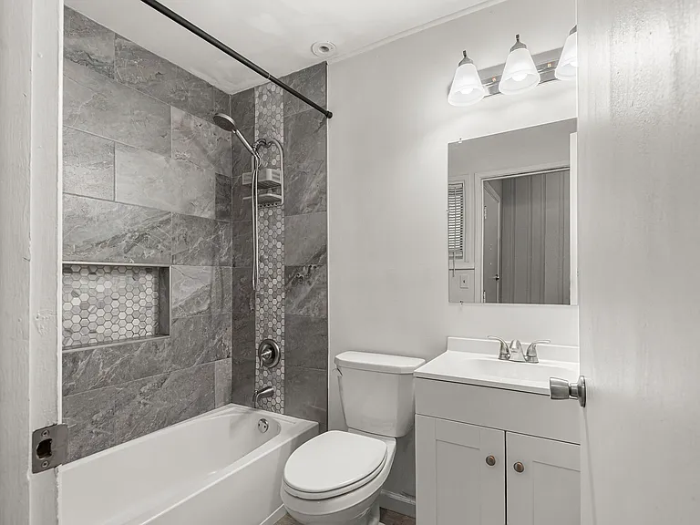 305 N Park Dr — Photo 9