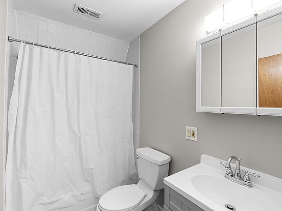 1111 E Genesee #3 - Bathroom