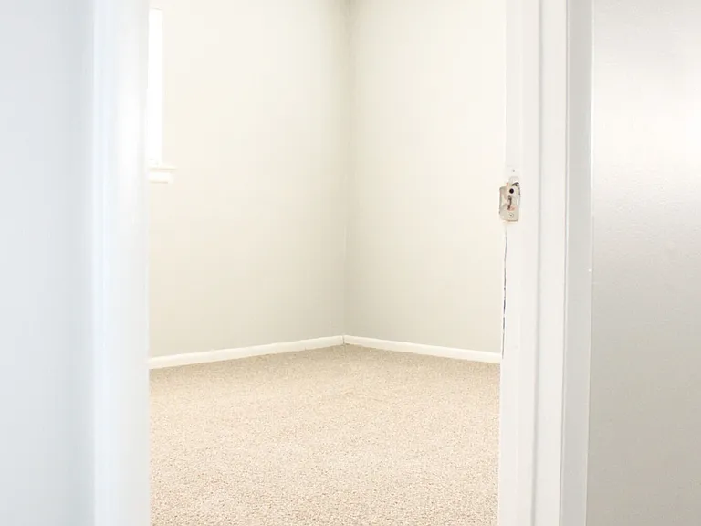 Willow Creek Apartments — Photo 8