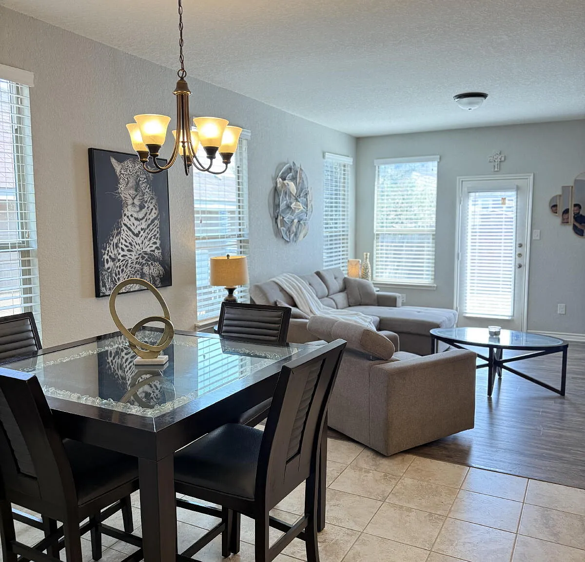 4 bed, 2.0 bath, 1697 sqft, $1,695 — Photo 2