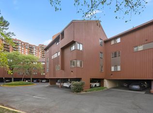 611 Sanderling Ct, Secaucus, NJ 07094