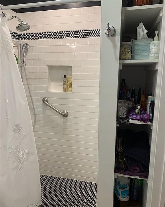 2nd image of 237 Foxwood Ln #237