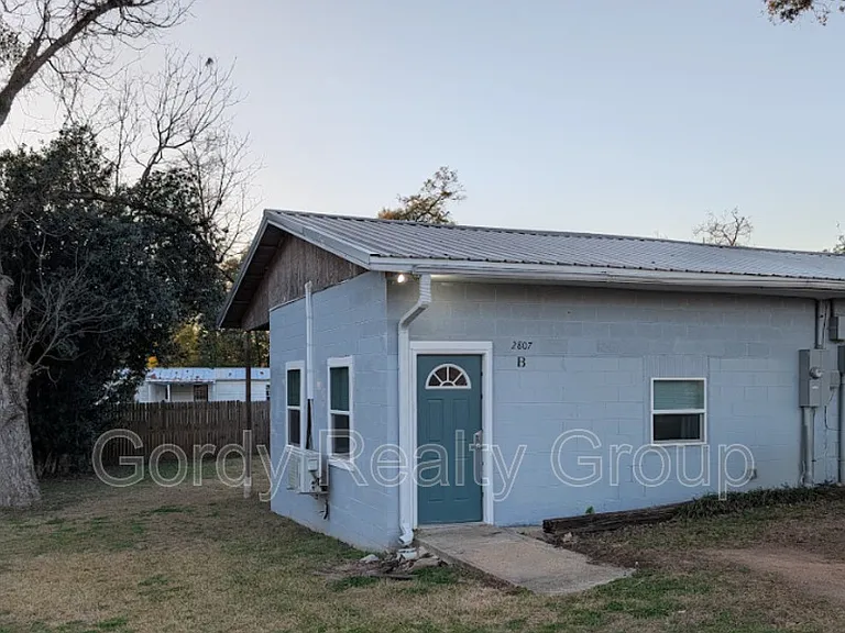 2807B Bertram St — Photo 1