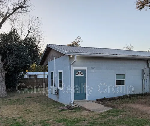 2807B Bertram St Photo 1