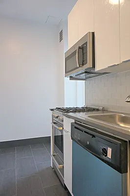 Rented by Metropolitan Equities | media 18