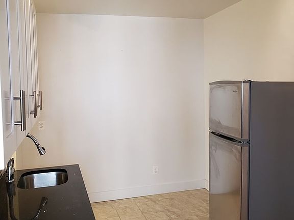 5th image of 343 Howard Ave #B1