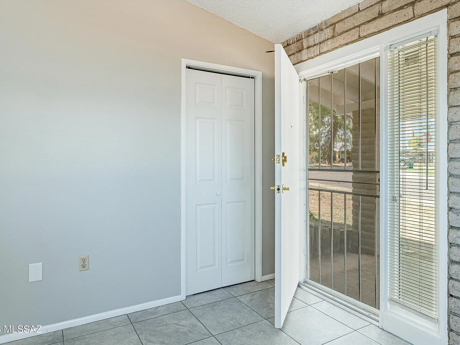 4 bed, 2.0 bath, 2116 sqft, $1,325 — Photo 4
